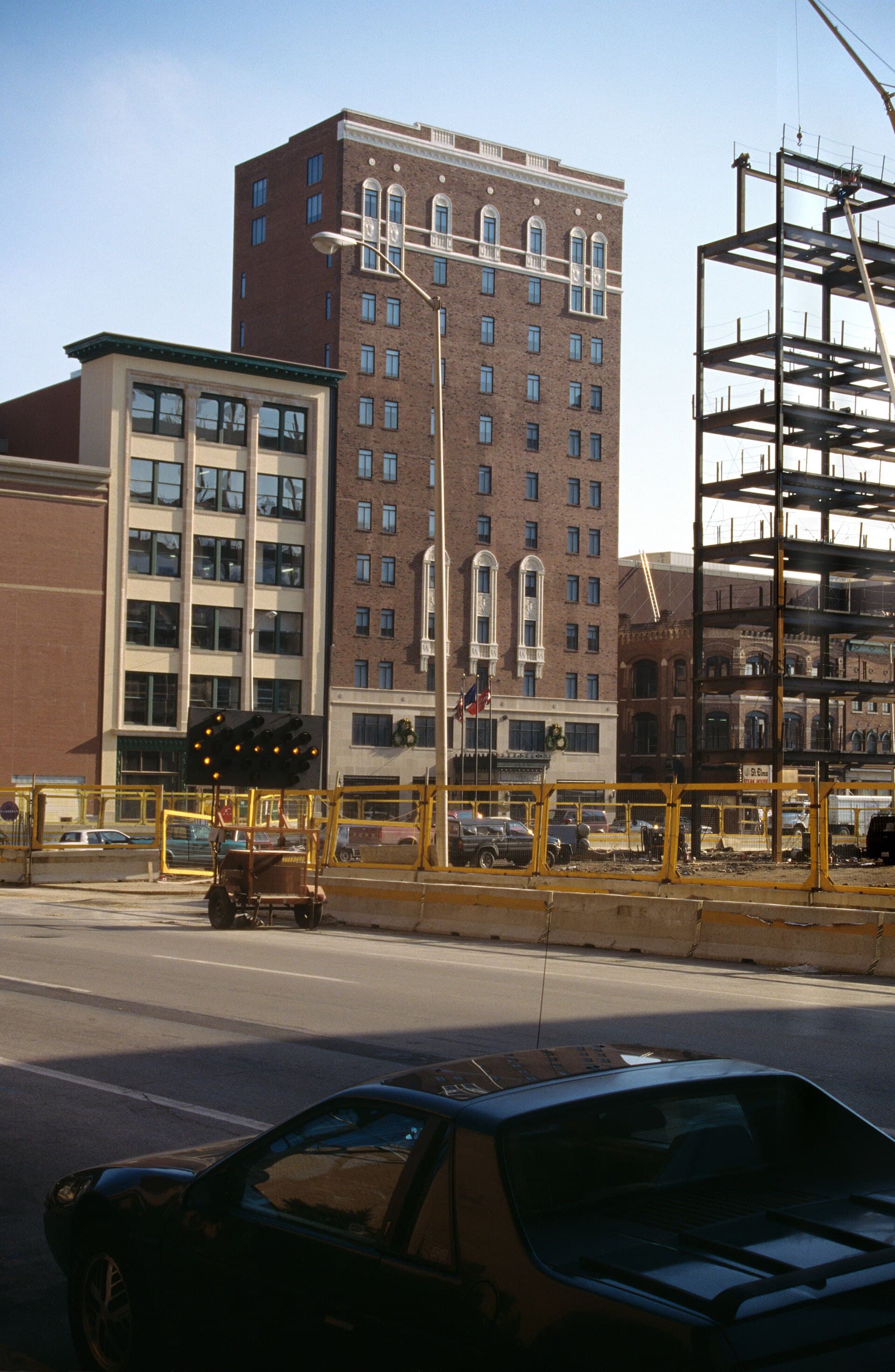 Le Meridien Indianapolis (via Wikimedia Commons, CC BY 4.0)