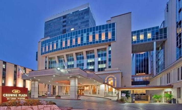 Clayton Plaza Hotel, Hotel in University City