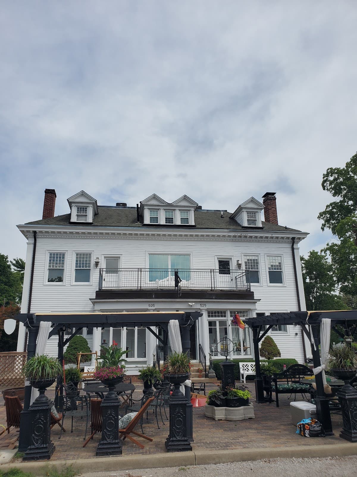 Pasfield House Inn, Hotel in Leland Grove