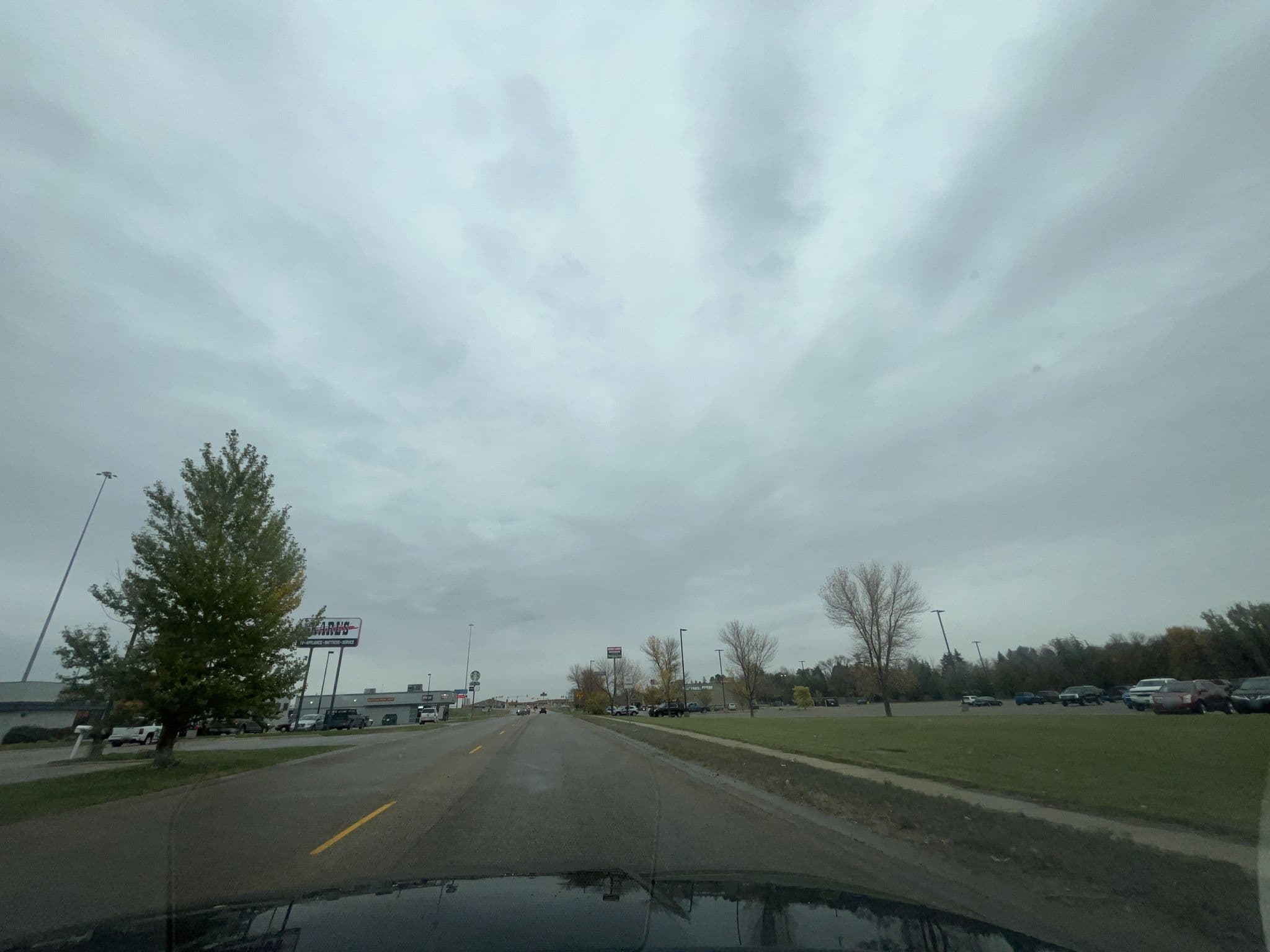 Street view near Country Inn & Suites, Minot — © blue389 (CC BY-SA · Mapillary)