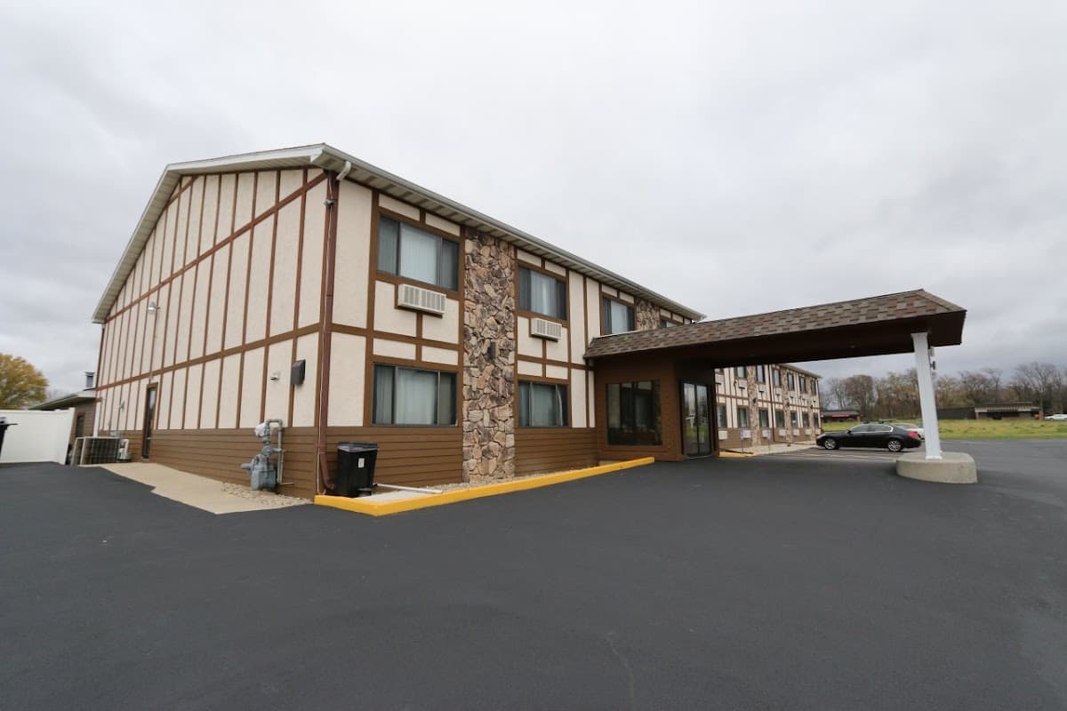 Sky Lodge Inn & Suites, Hotel in Williams Bay