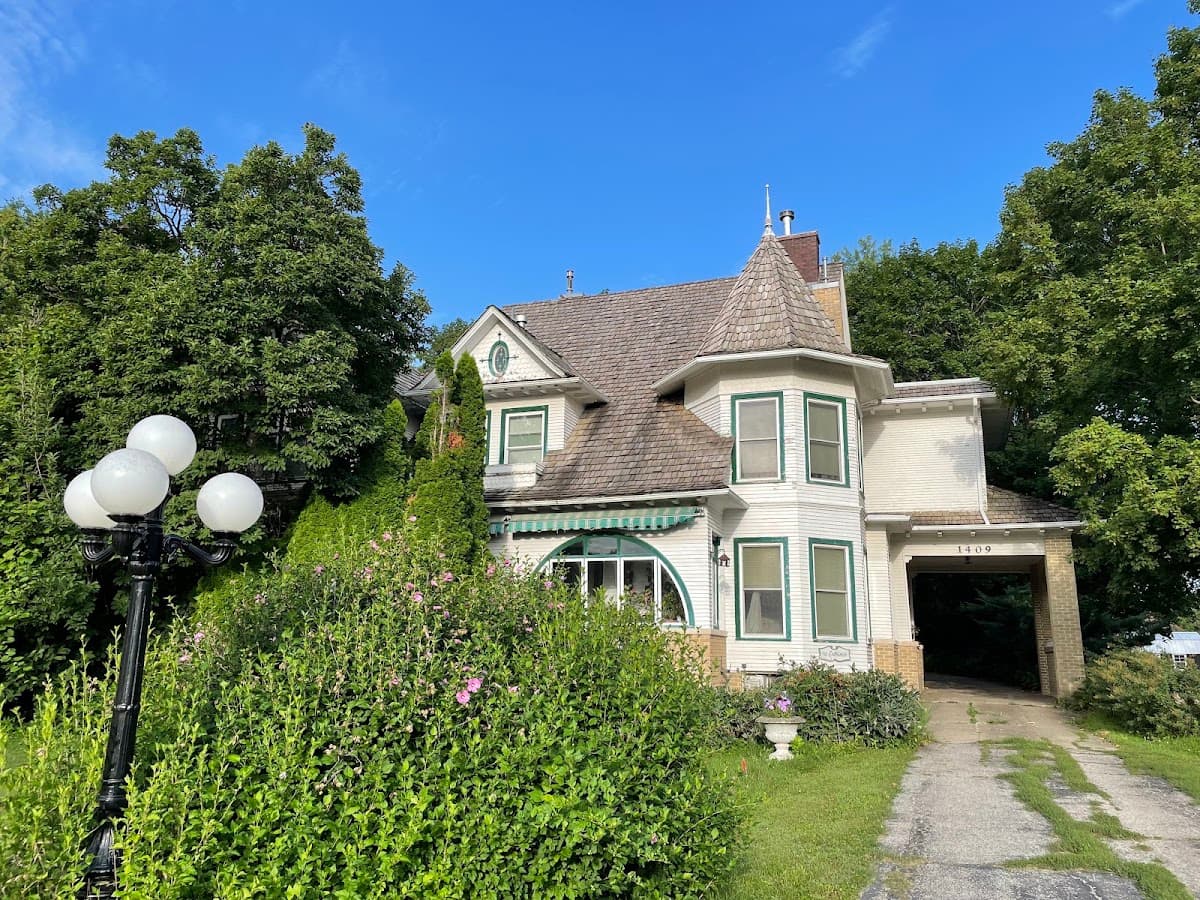 Chestnut Charm Bed and Breakfast, Bed & Breakfast in Atlantic