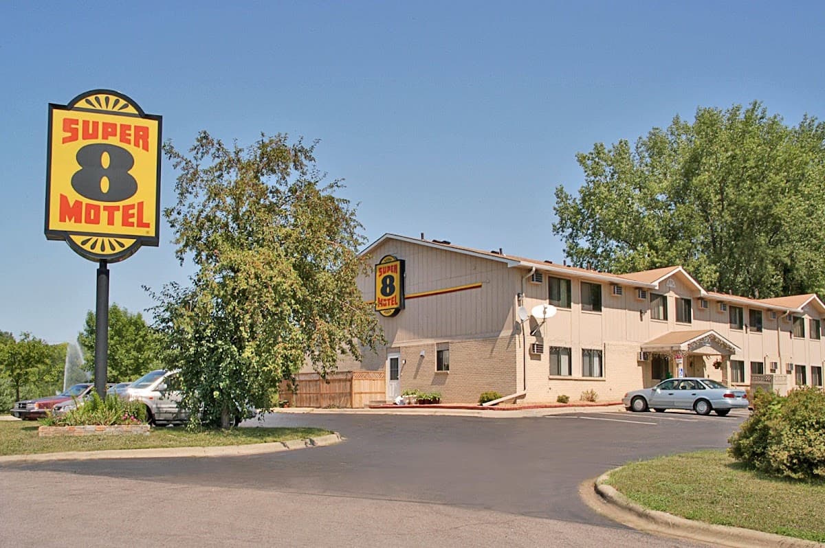 Super 8 by Wyndham Chaska, Motel in Chaska