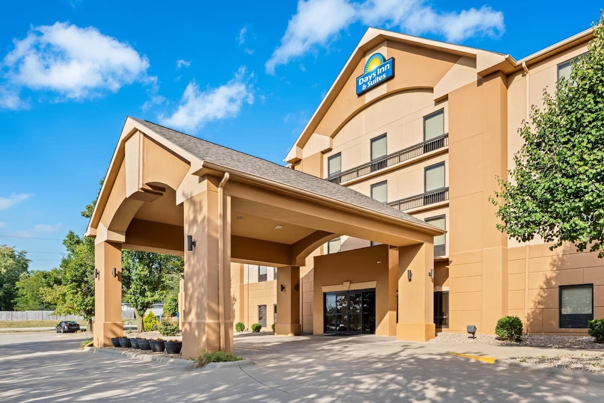 Days Inn & Suites Cedar Rapids, Hotel in Hiawatha