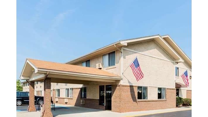 Super 8 by Wyndham Franklin/Middletown Area, Motel in Hunter