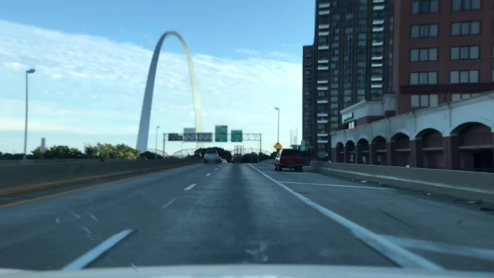 Street view near Hampton Inn at the Arch, St. Louis — © lvl5 (CC BY-SA · Mapillary)