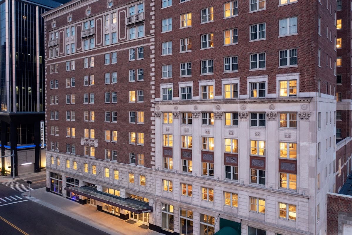 DoubleTree Suites by Hilton Hotel Detroit Downtown - Fort Shelby, Hotel in Detroit
