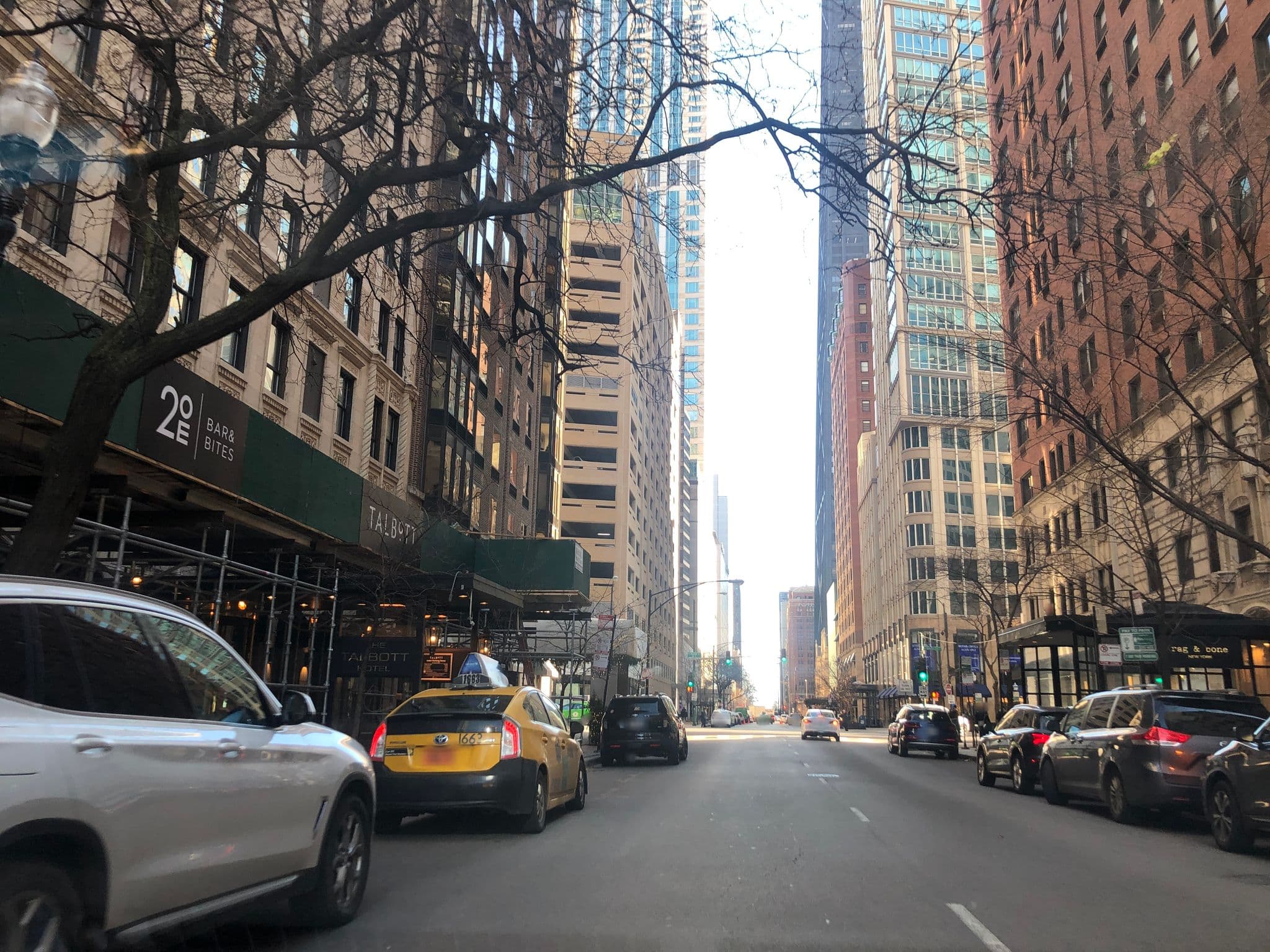 Street view near The Talbott Hotel, Near North Side — © glendachagas (CC BY-SA · Mapillary)