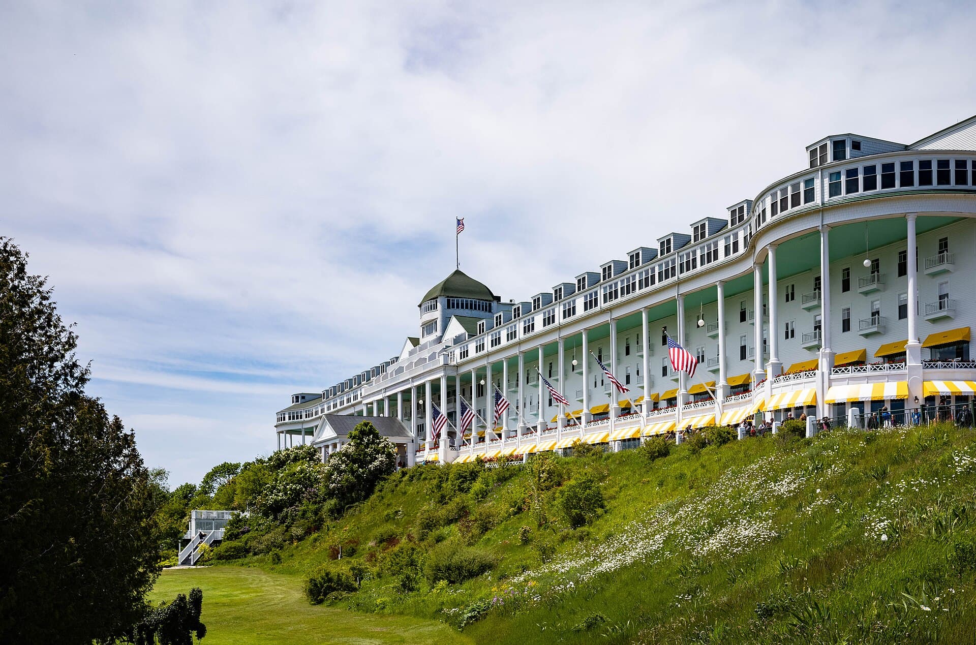 Grand Hotel (via Wikimedia Commons, CC BY 2.0)
