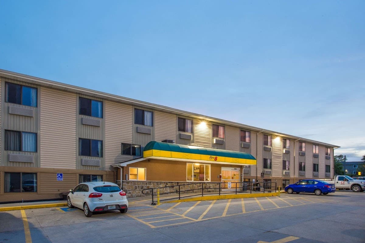 Super 8 by Wyndham Iowa City/Coralville, Motel in Coralville