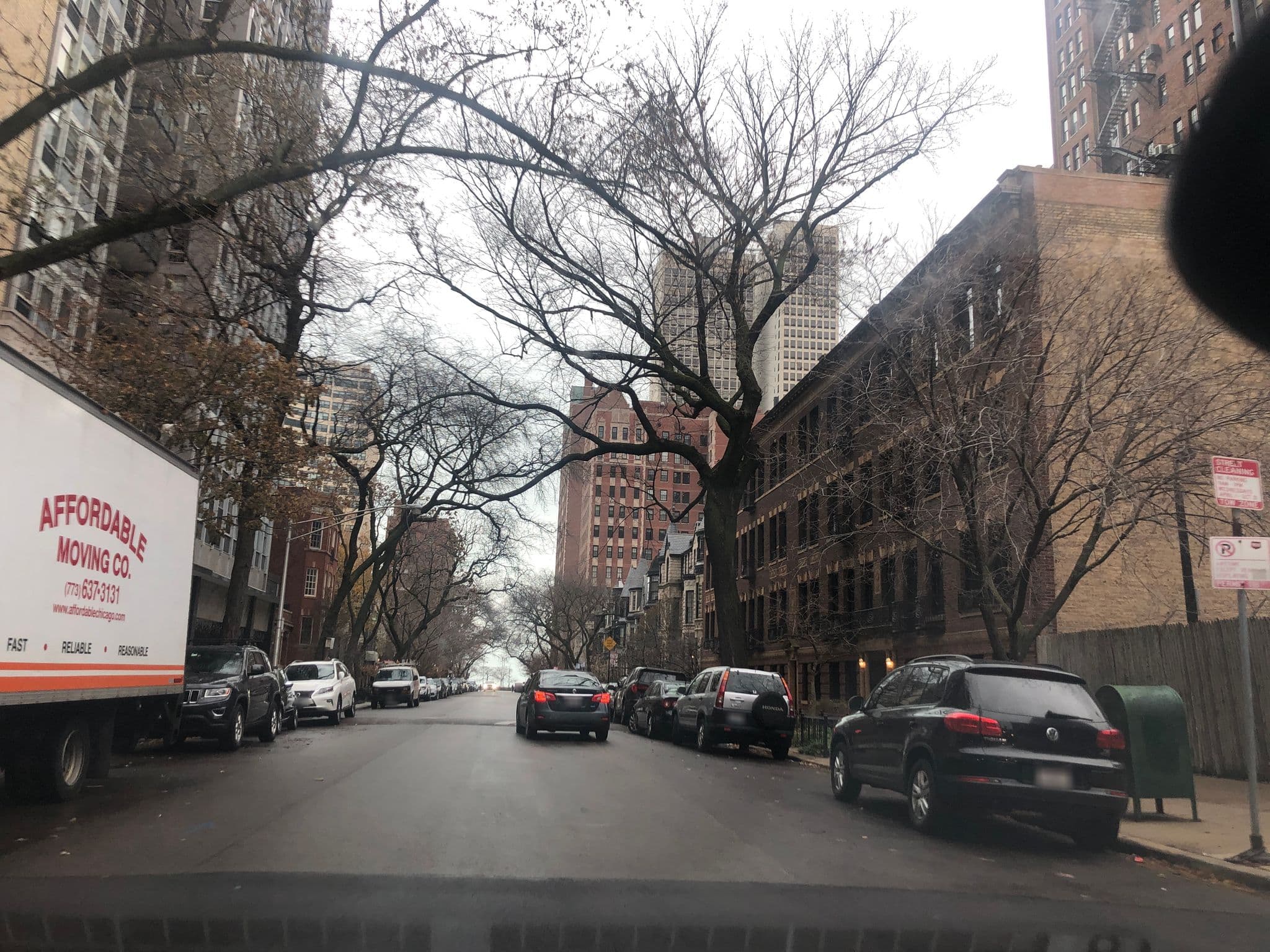 Street view near Elms Hotel, Near North Side — © glendachagas (CC BY-SA · Mapillary)