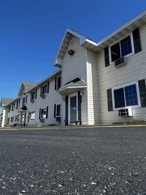 Lincoln Host Motor Inn, Motel in Escanaba