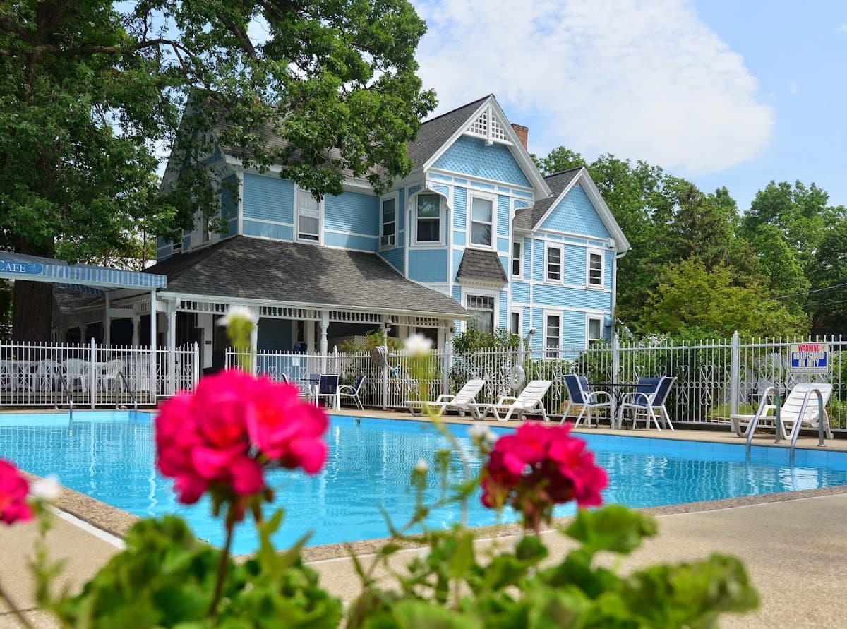 The White Rose Inns, Guesthouse in Wisconsin Dells