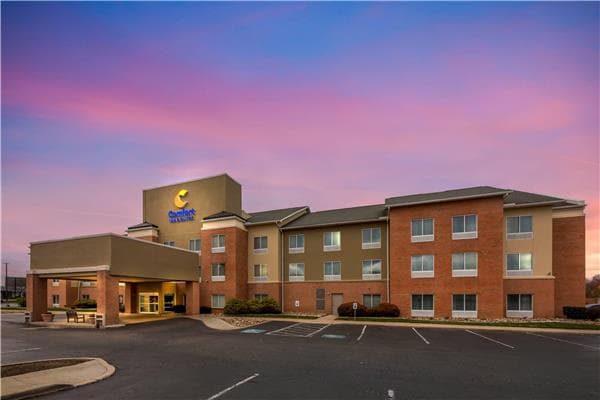 Comfort Inn & Suites by Choice Akron South, Hotel in Green