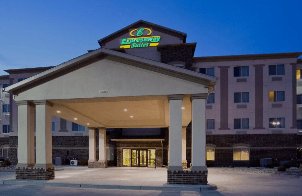 Expressway Suites, Hotel in West Fargo