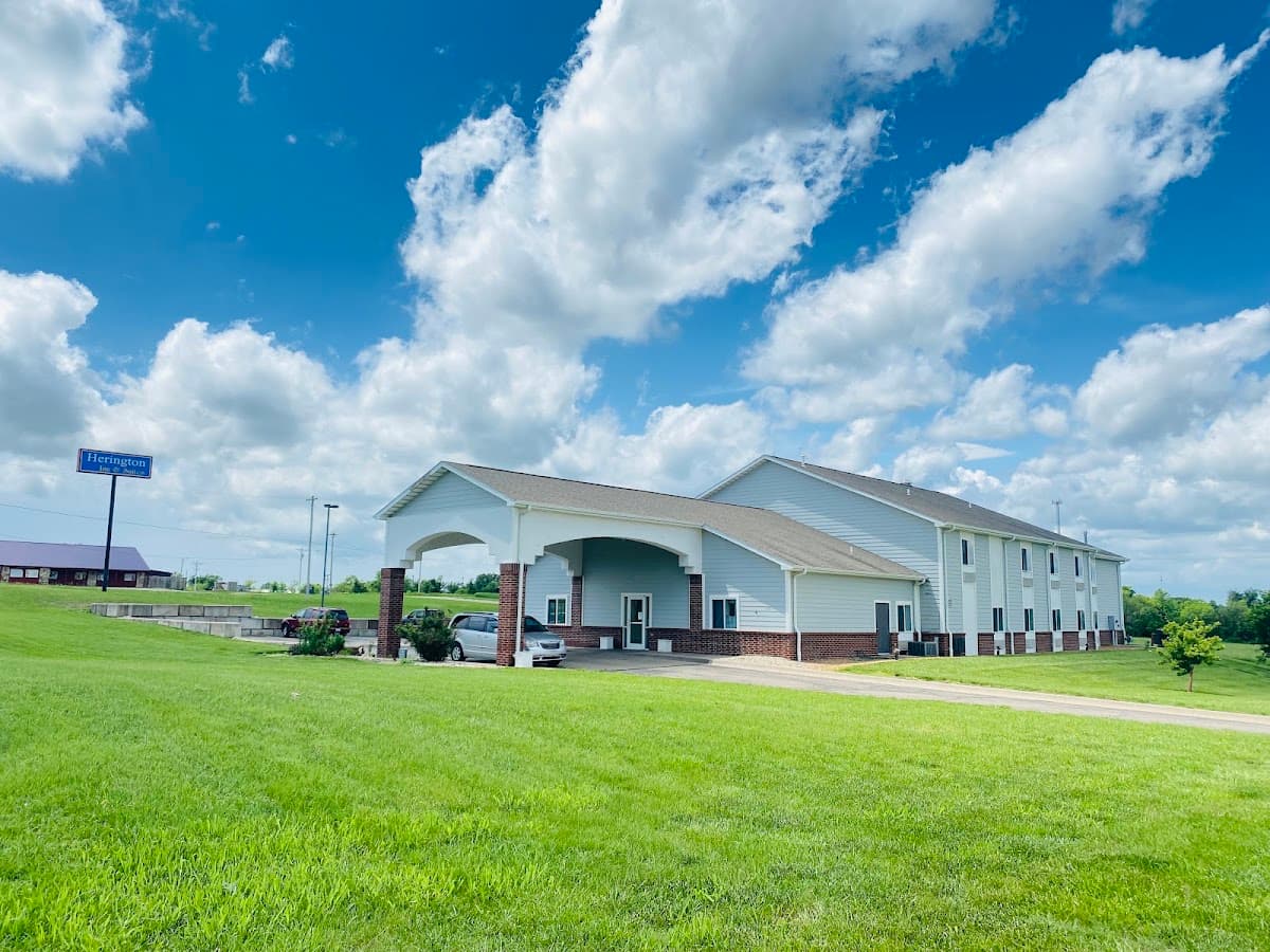Herington Inn & Suites, Hotel in Herington