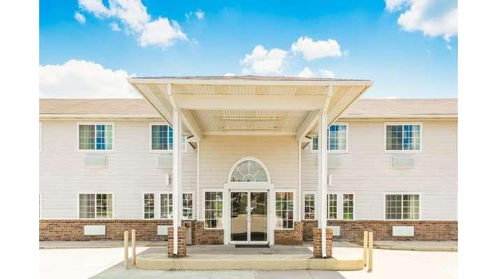 Super 8 by Wyndham Platte City/KCI Airport North, Motel in Platte City