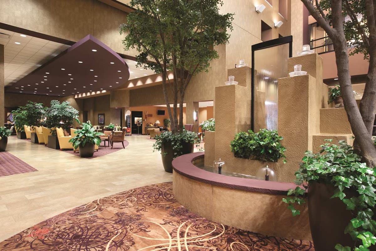 Embassy Suites by Hilton Minneapolis North, Hotel in Brooklyn Center