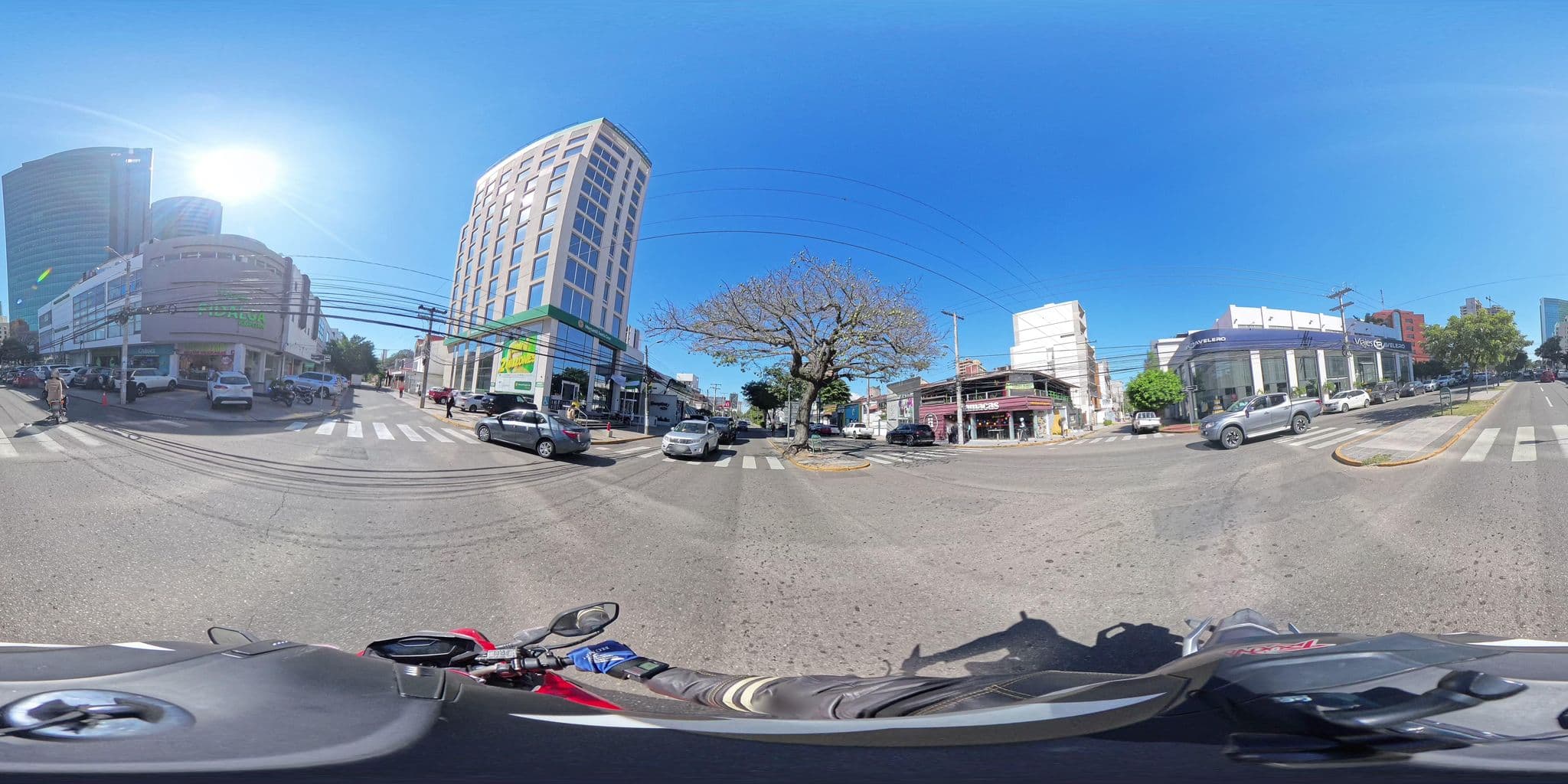 Street view near Hampton, Santa Cruz de la Sierra — © Wakamolee (CC BY-SA · Mapillary)