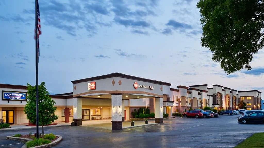 Best Western Plus Milwaukee Airport Hotel & Conference Center, Hotel in Saint Francis