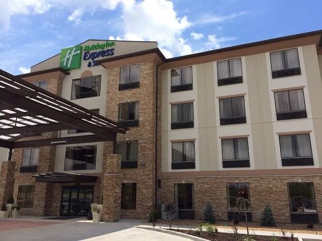 Holiday Inn Express & Suites St Louis Airport, Hotel in Woodson Terrace