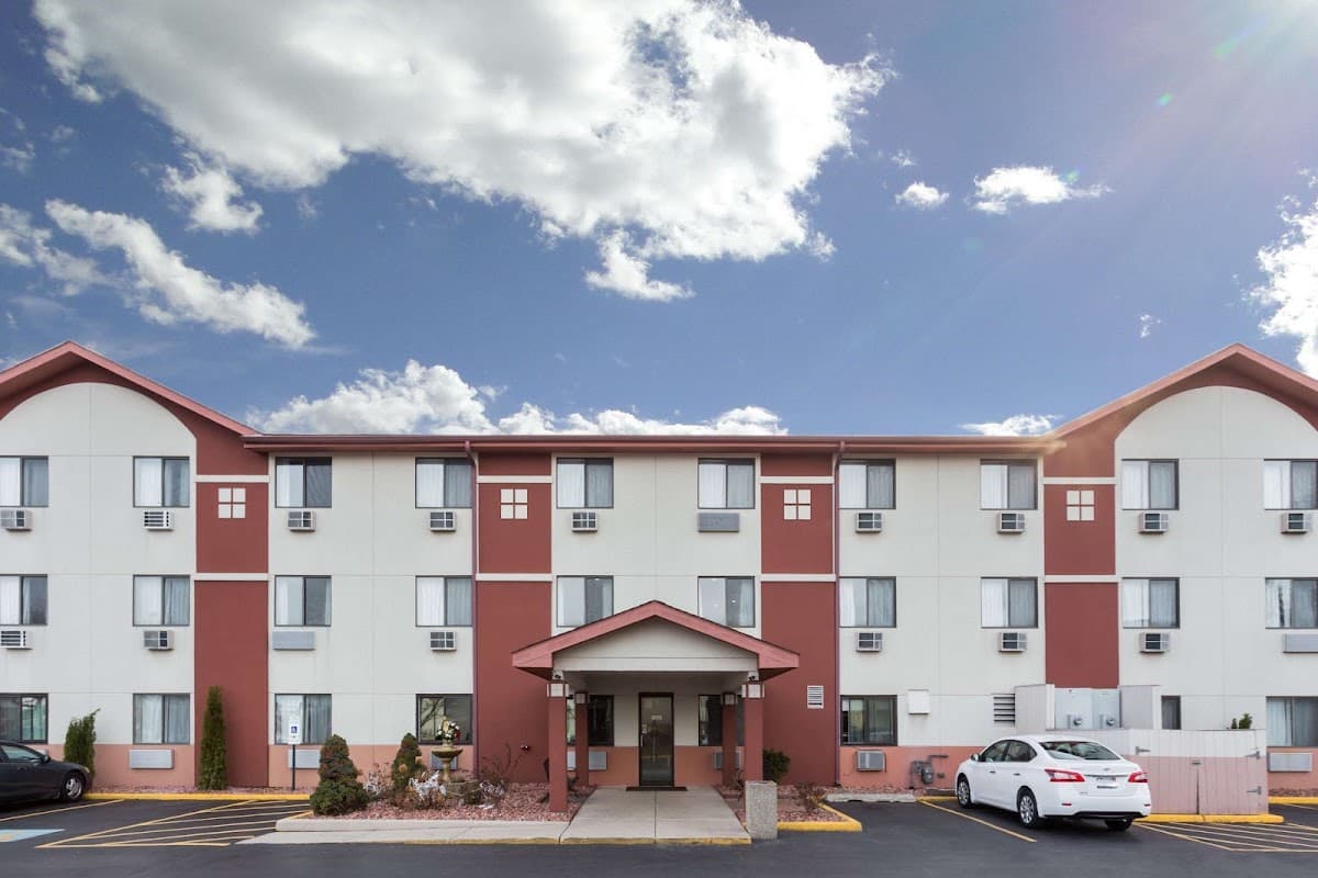 Super 8 by Wyndham Mundelein/Libertyville Area, Motel in Vernon Hills