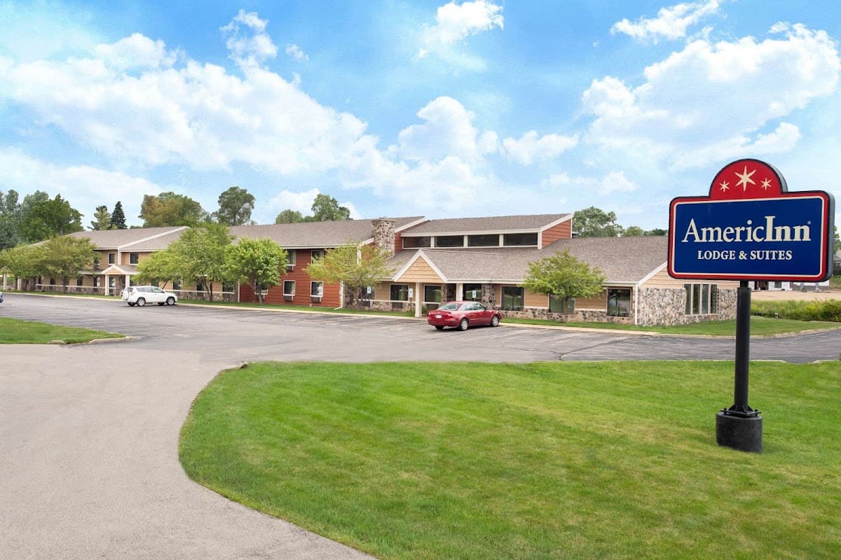 AmericInn by Wyndham Burlington, Hotel in Browns Lake