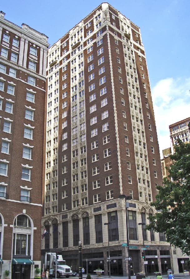 Hotel Phillips (via Wikimedia Commons, Public domain)