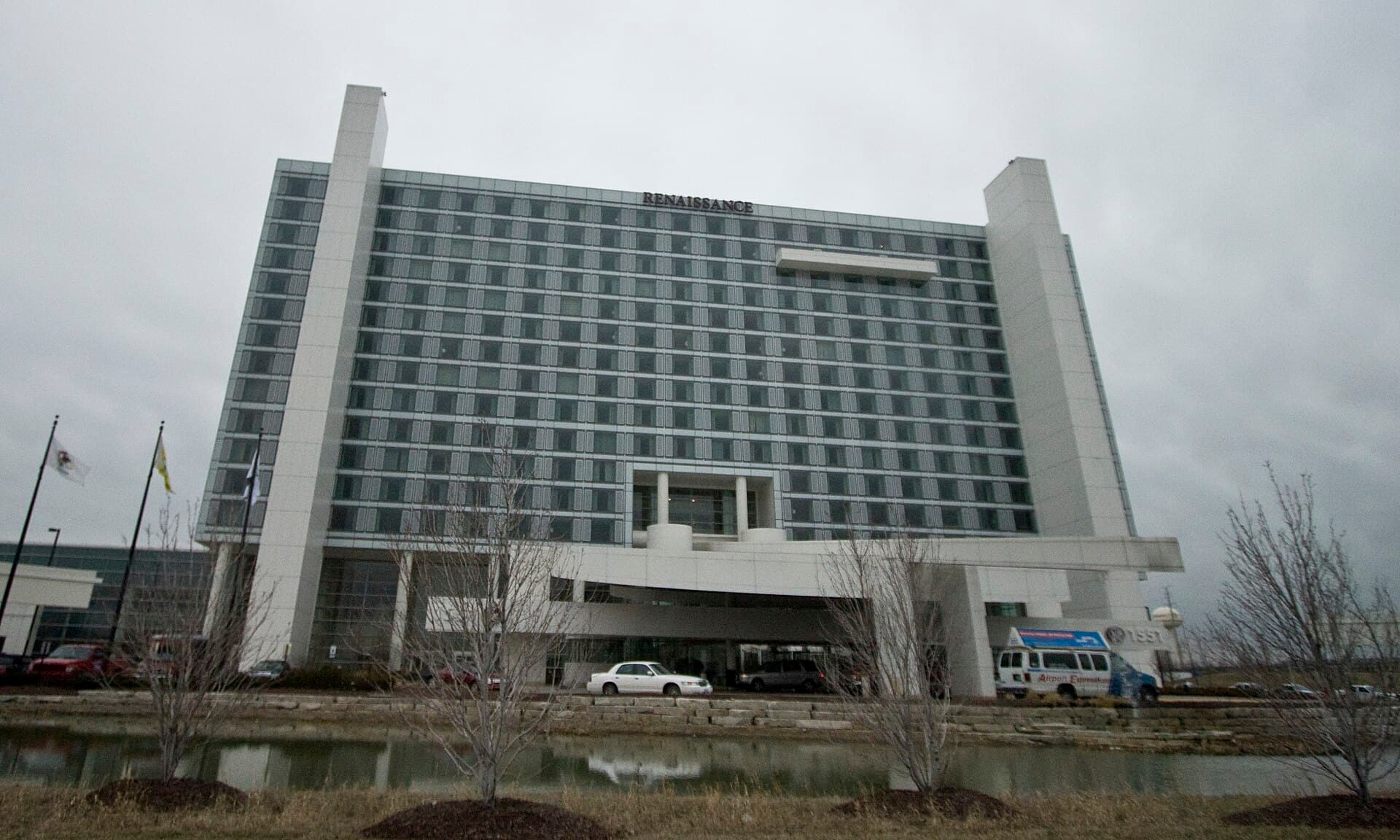 Renaissance Schaumburg Convention Center Hotel (via Wikimedia Commons, CC BY-SA 3.0)