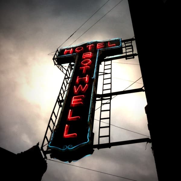 Hotel Bothwell (via Wikimedia Commons, CC BY-SA 2.0)