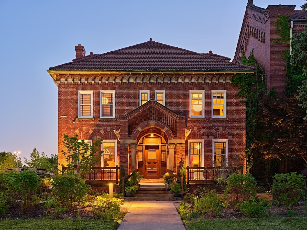 ALEO, Guesthouse in Grosse Pointe Park
