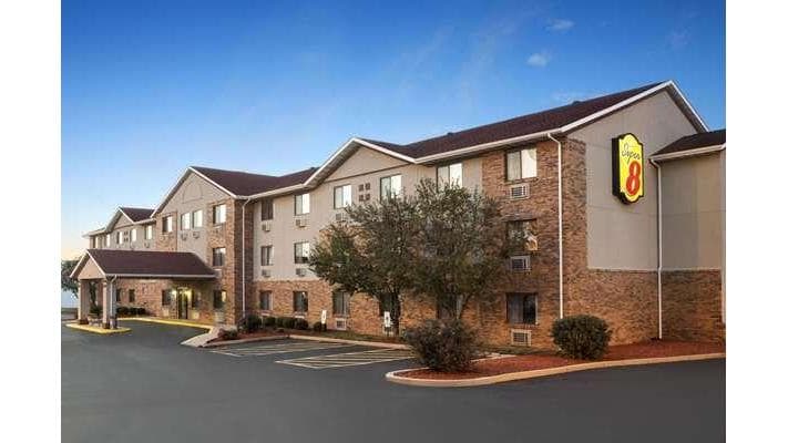 Super 8 by Wyndham Fairview Heights-St. Louis, Motel in Fairview Heights