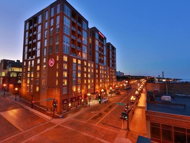 Sheraton Duluth Hotel, Hotel in Duluth