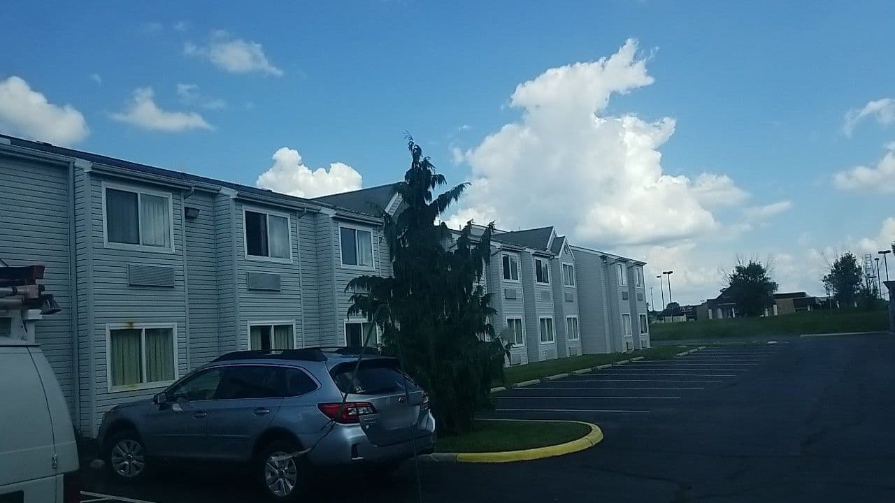 Street view near Quality Inn and Suites North/Polaris, Worthington — © jbthemilker (CC BY-SA · Mapillary)