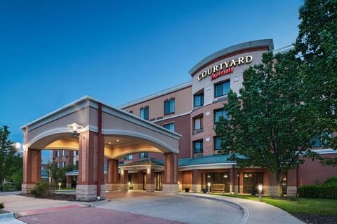 Courtyard Omaha Aksarben Village, Hotel in Ralston