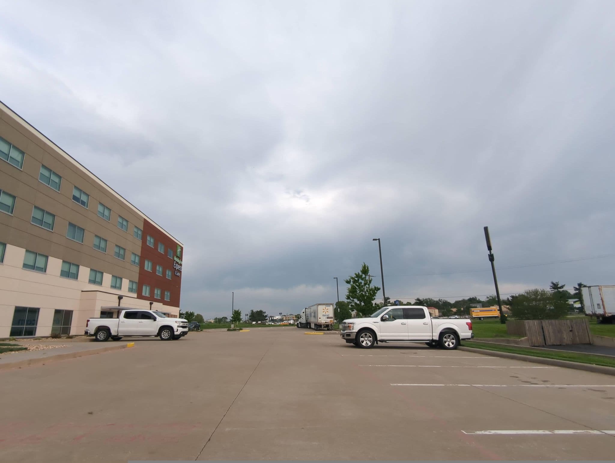 Street view near Super 8, Springfield — © kyletrent-png (CC BY-SA · Mapillary)