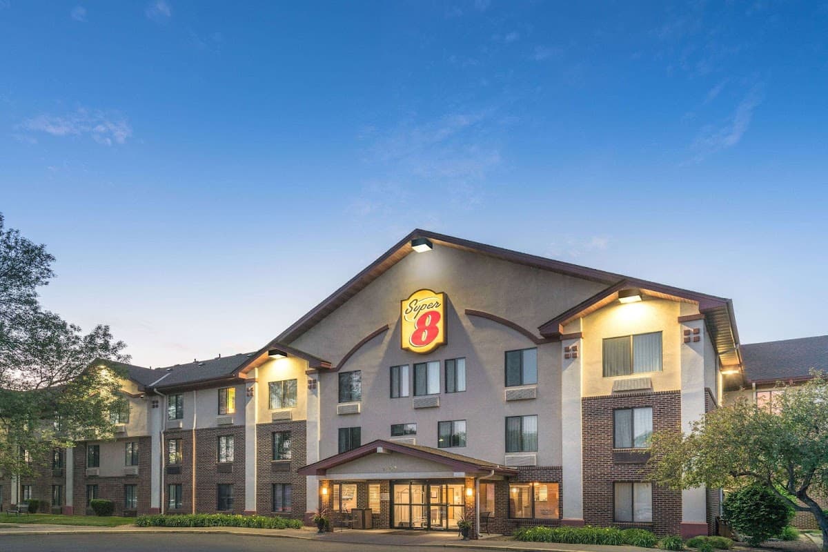 Super 8 by Wyndham Bloomington/Airport, Motel in Richfield