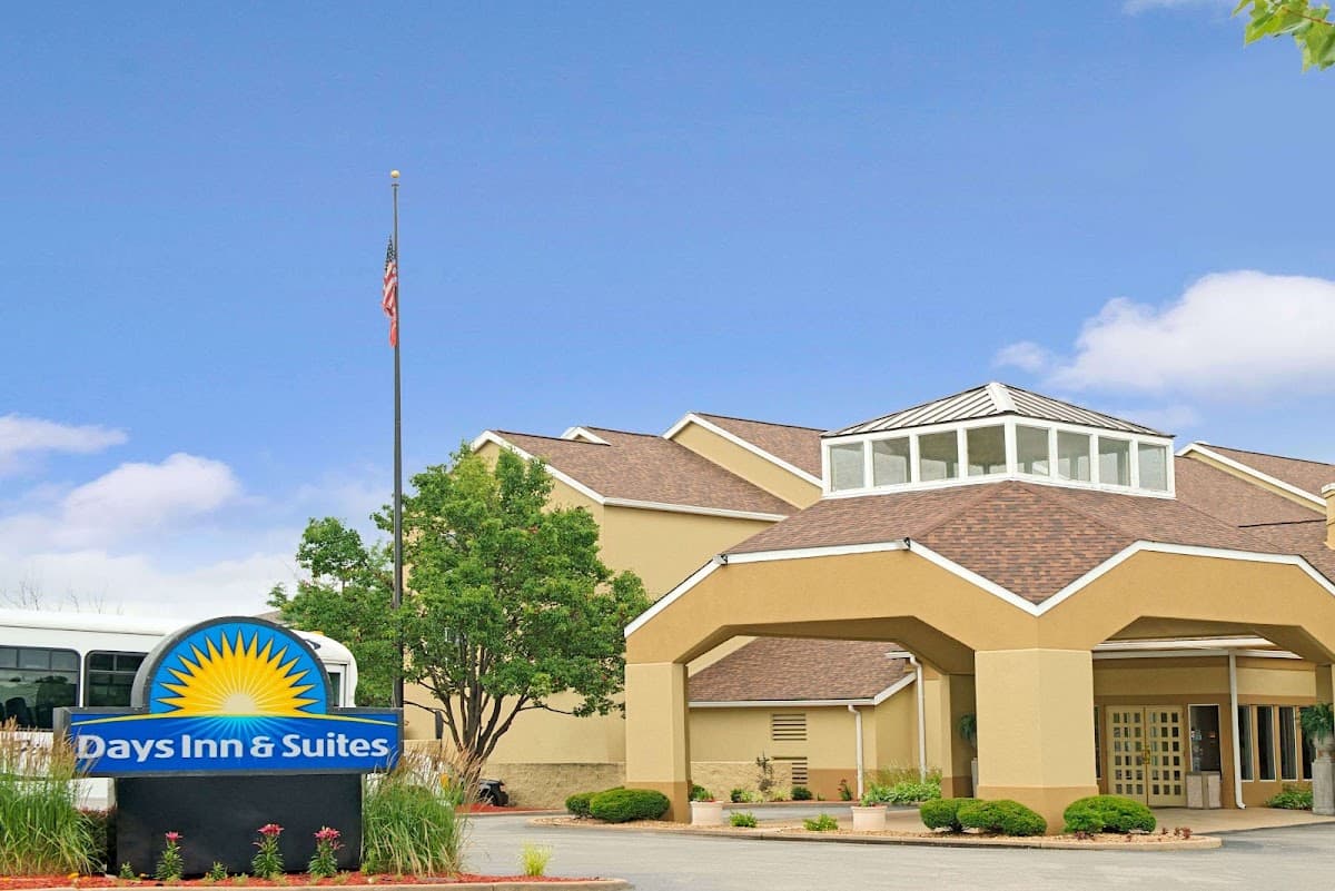 Days Inn and Suites by Wyndham St Louis/Westport Plaza, Hotel in Maryland Heights