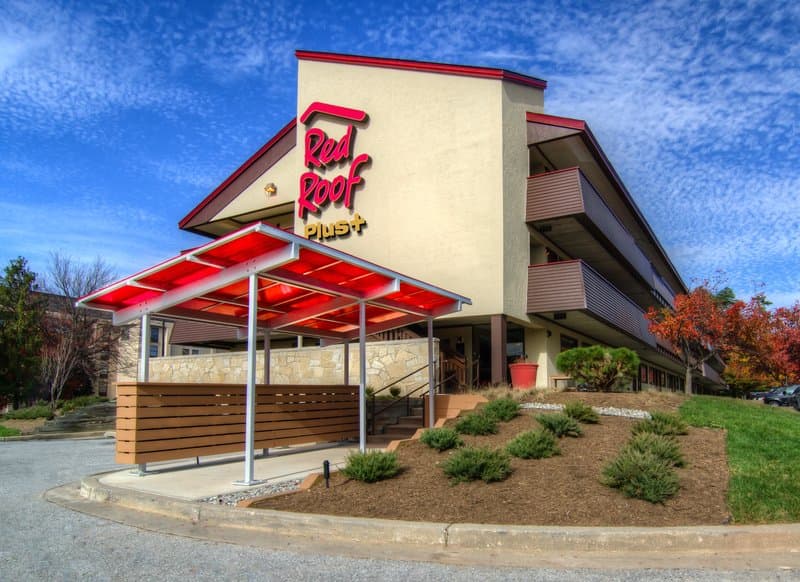 Red Roof Plus+ Chicago - Willowbrook, Hotel in Burr Ridge