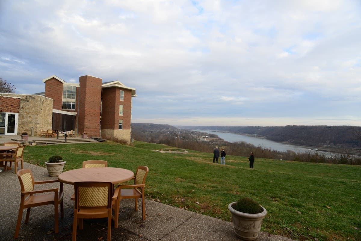 Clifty Inn, Hotel in North Madison