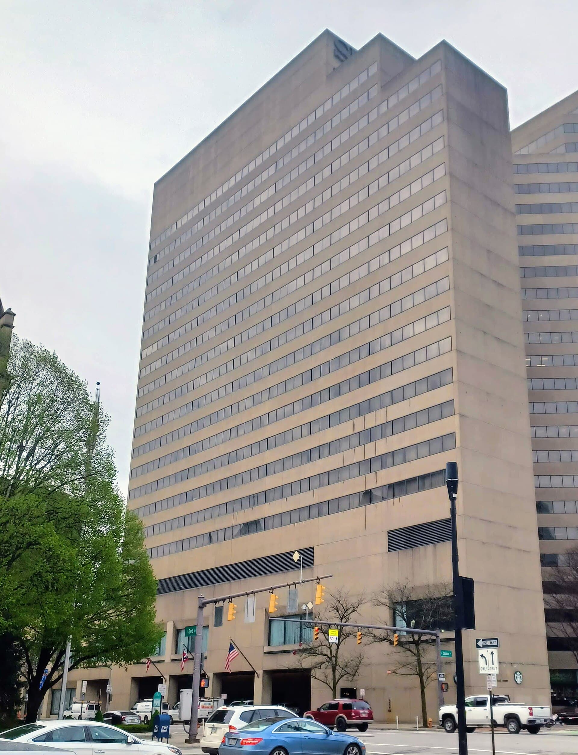 Sheraton Columbus Hotel at Capitol Square (via Wikimedia Commons, CC BY-SA 4.0)