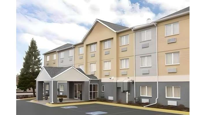 Dubuque Inn & Suites, Hotel in Asbury