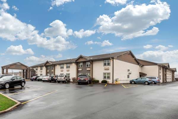 Econo Lodge - Milwaukee Airport, Motel in Greendale