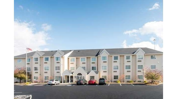 Microtel Inn & Suites by Wyndham North Canton, Hotel in North Canton