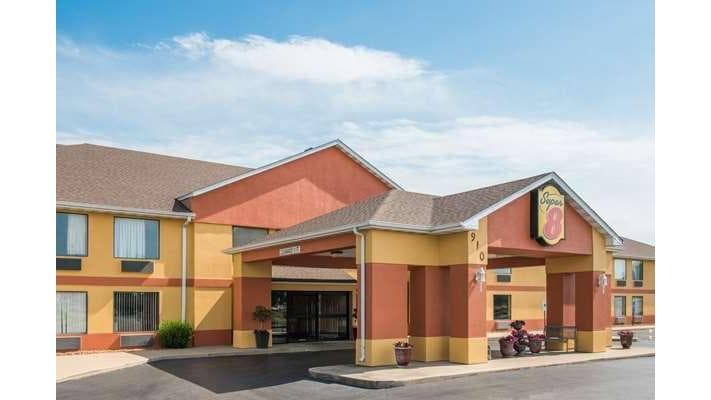 Super 8 by Wyndham Troy IL/St. Louis Area, Motel in Glen Carbon