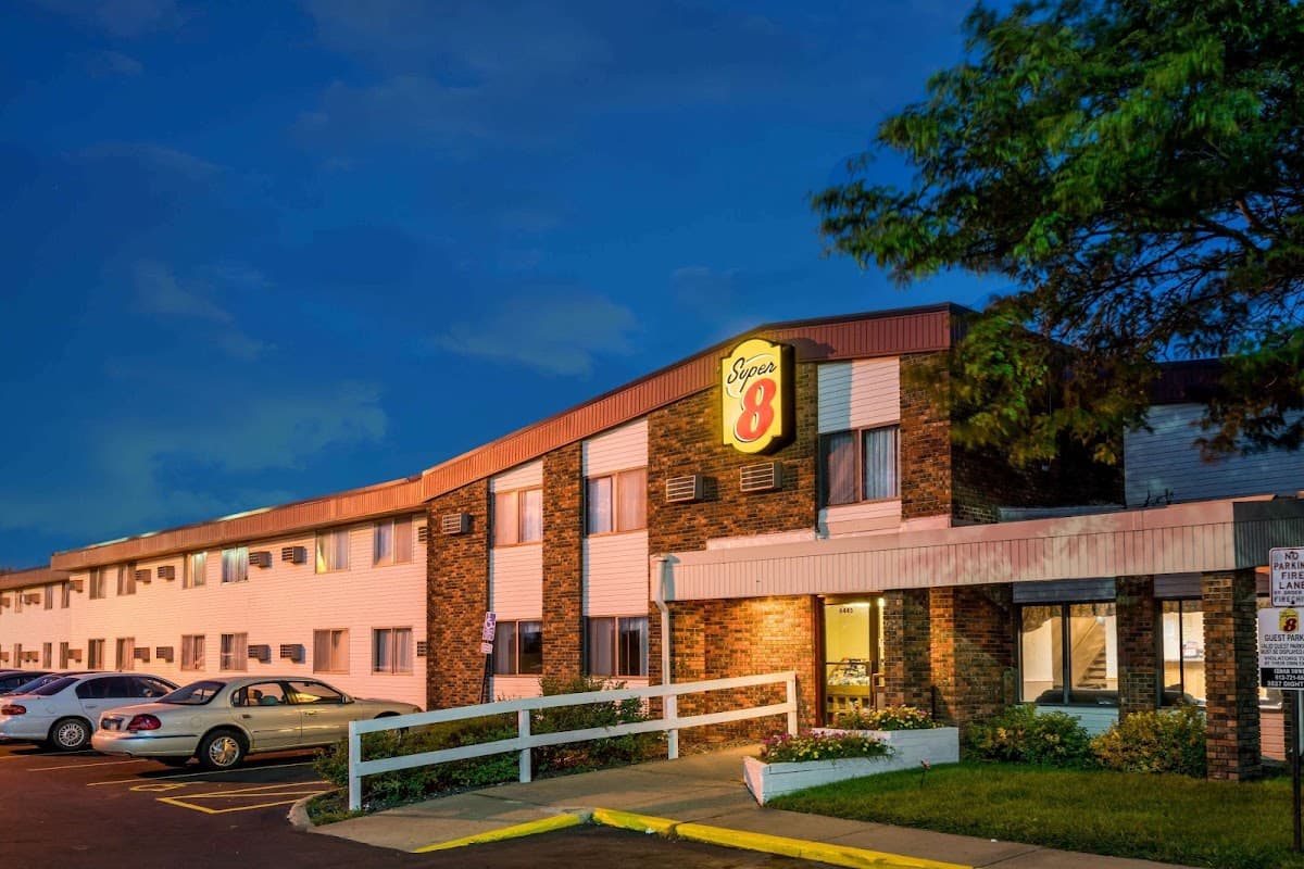 Super 8 by Wyndham Brooklyn Center/MPLS, Motel in Brooklyn Center