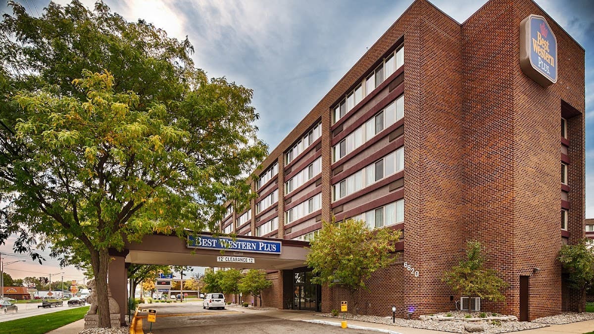 Causeway Bay Lansing, Hotel in Holt