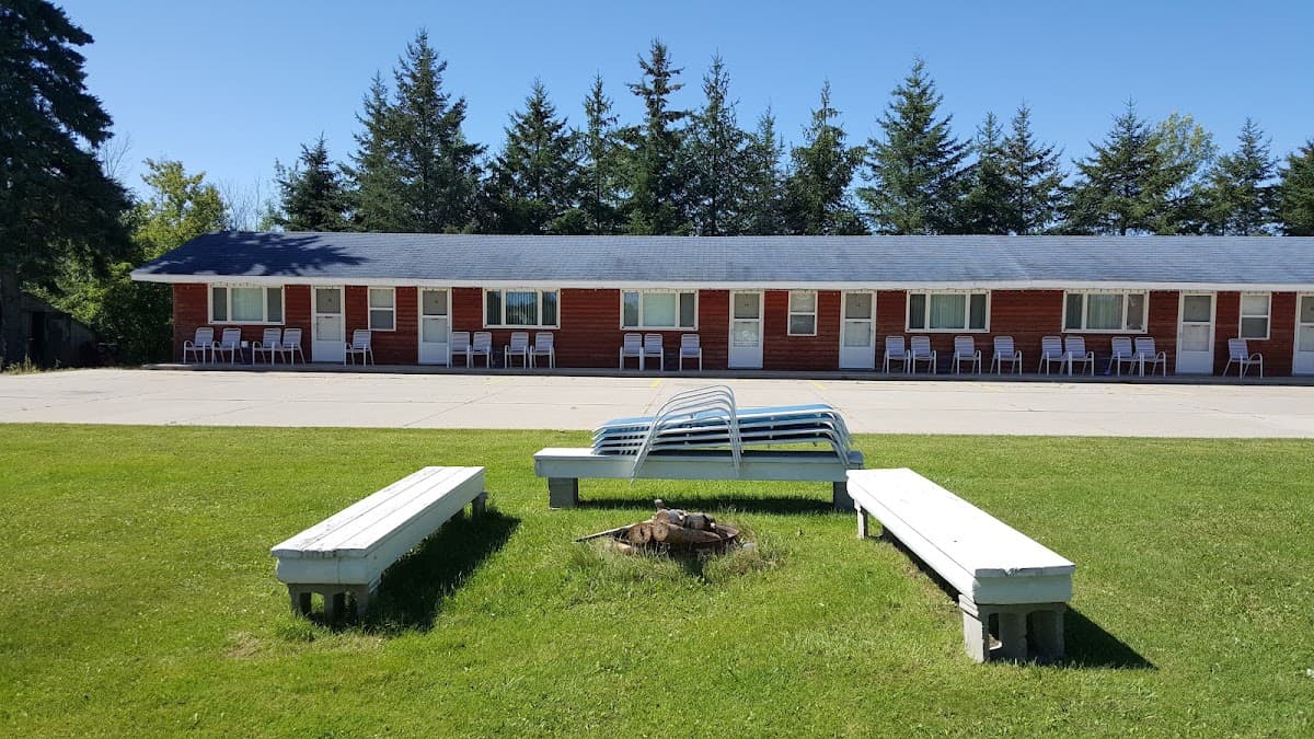 Pine River Motel, Motel in Cheboygan