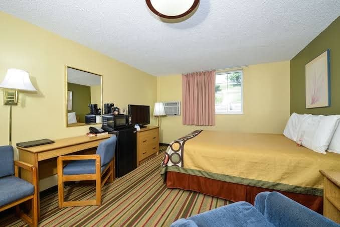 Super 8 by Wyndham Minot Airport, Motel in Minot