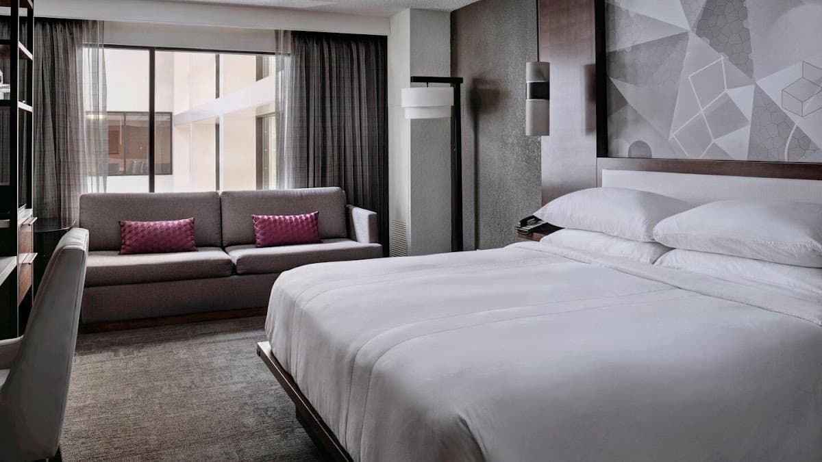 Marriott East Lansing at University Place, Hotel in East Lansing